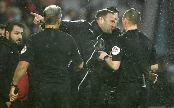 kaiyun-更好保护赛场上的判官？英足总计划给裁判配摄像头